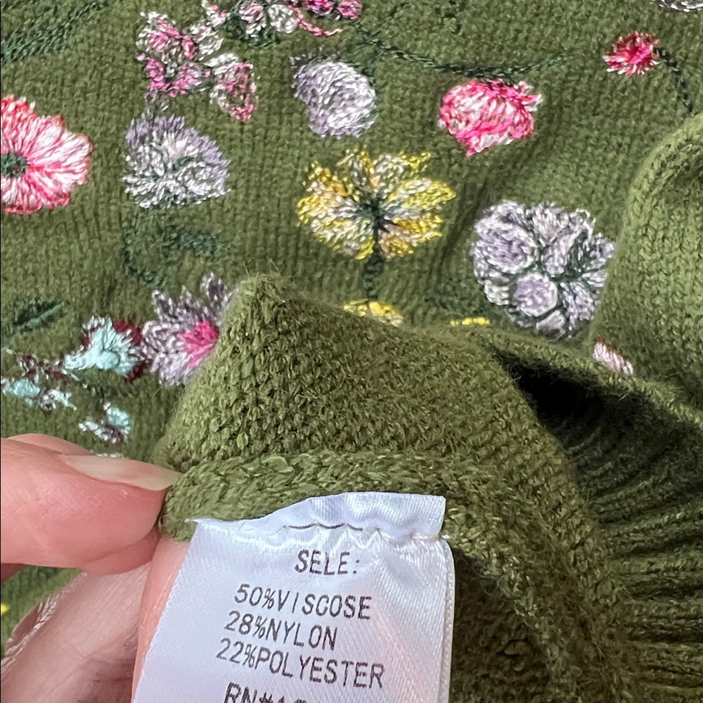 BiBi Olive Floral Embroidered Women’s Sweater NWT - Picture 4 of 5